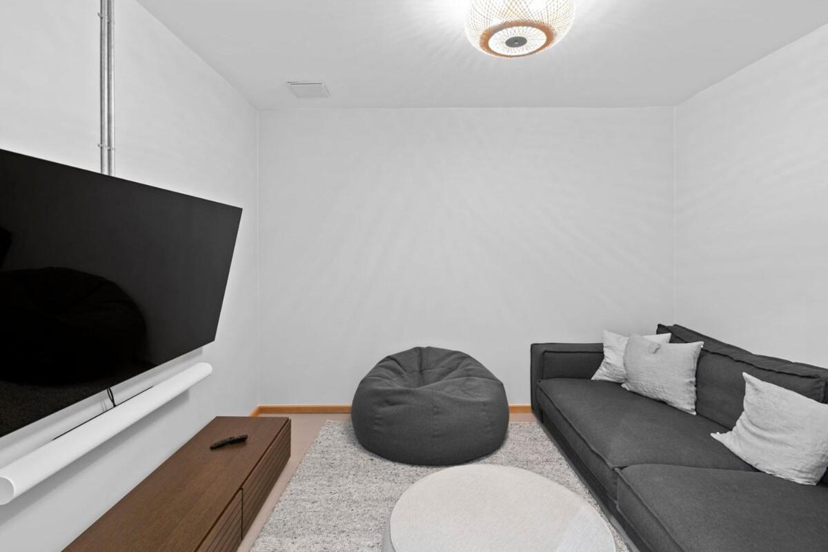 Luxus Meerblick Strand & Sauna & Garten & Heimkino غلوفي المظهر الخارجي الصورة
